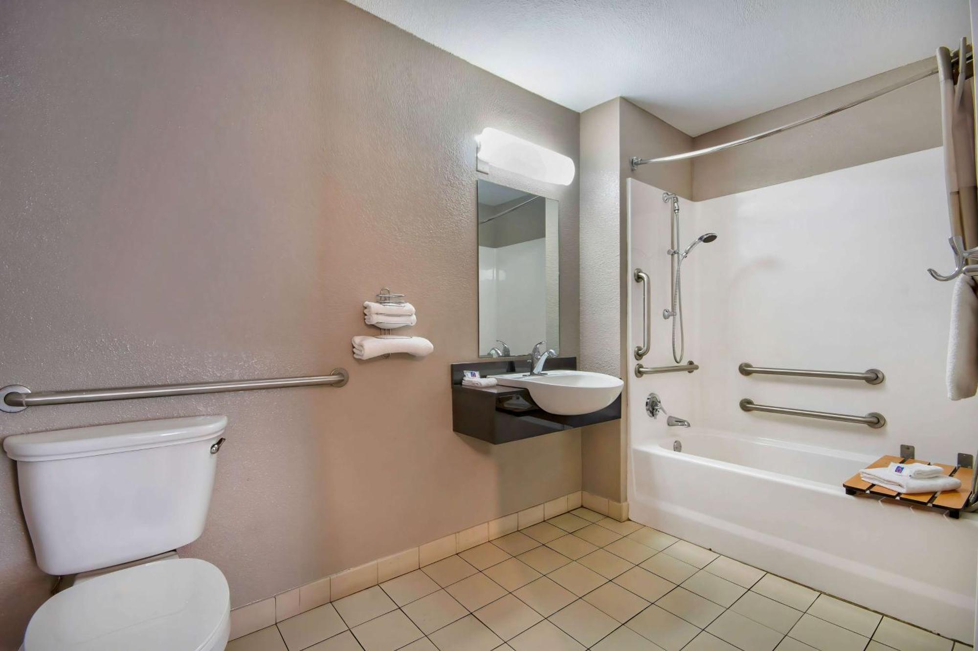 Hotel 6 Jonesboro